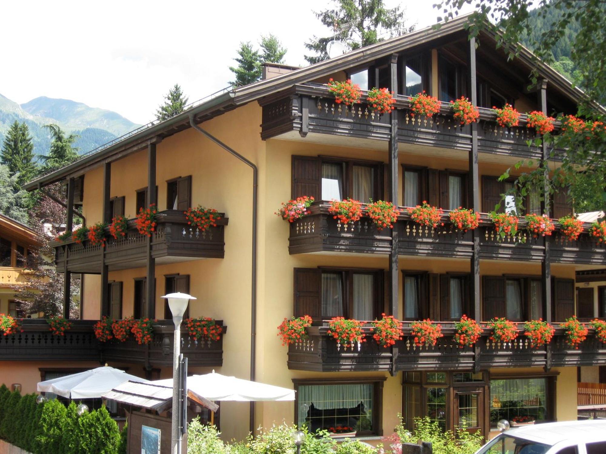 Hotel Binelli Pinzolo Esterno foto